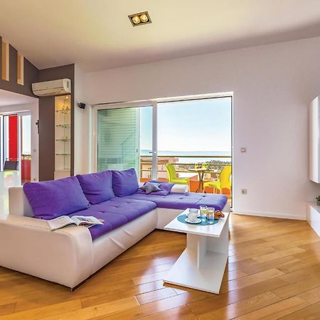 Lovely Apartment In Makarska With Kitchenette Exterior foto