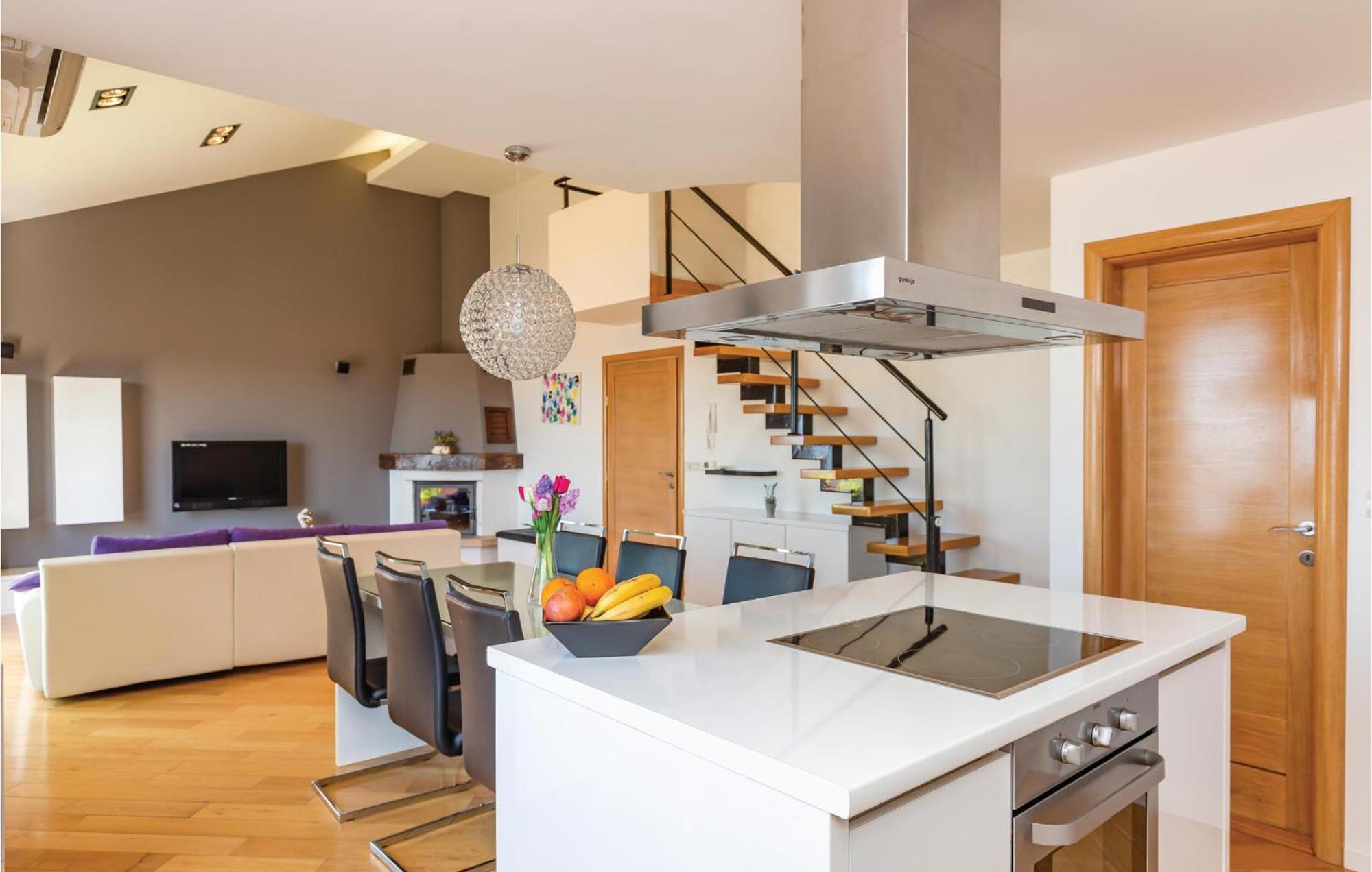 Lovely Apartment In Makarska With Kitchenette Exterior foto