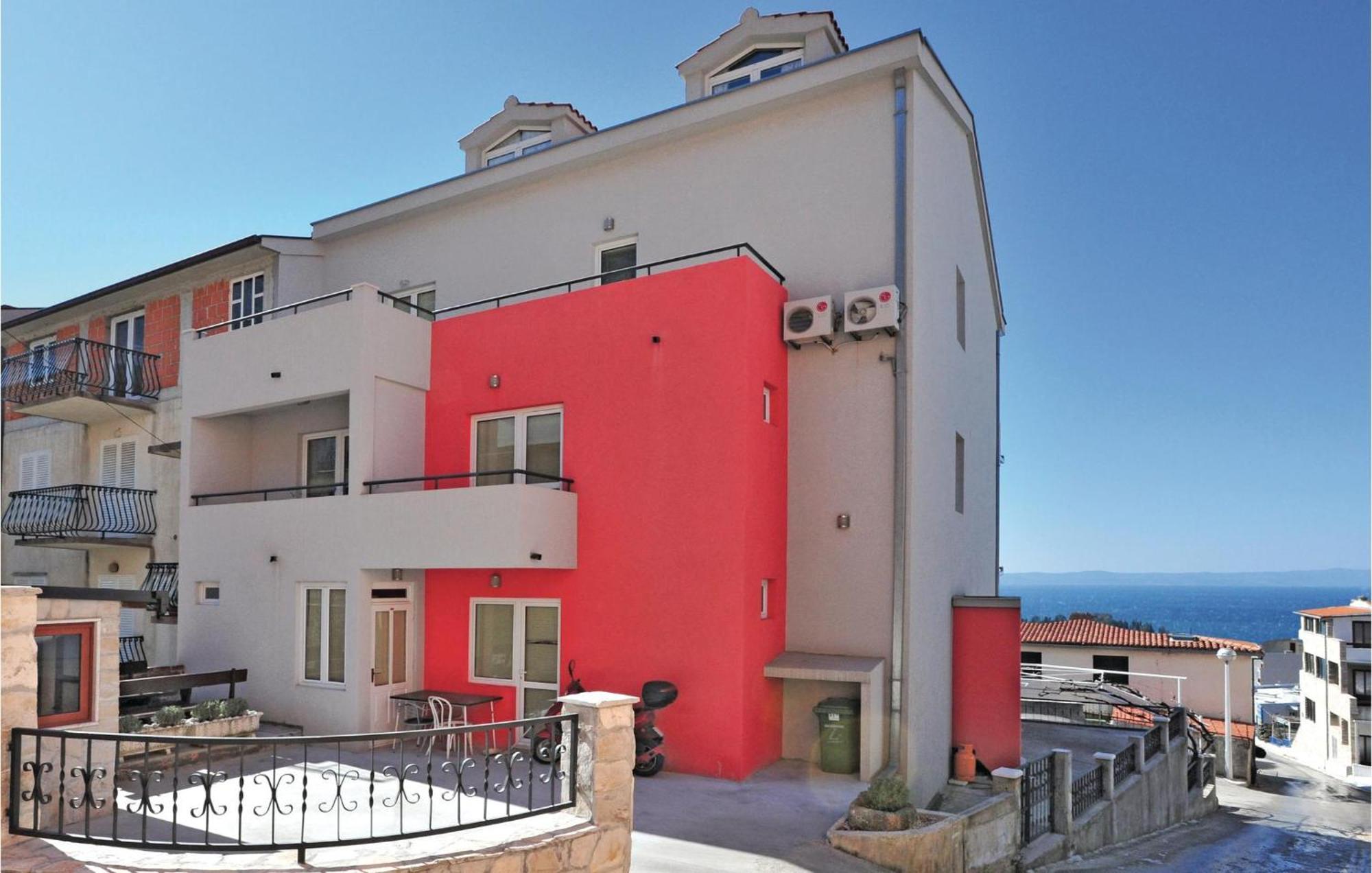 Lovely Apartment In Makarska With Kitchenette Exterior foto