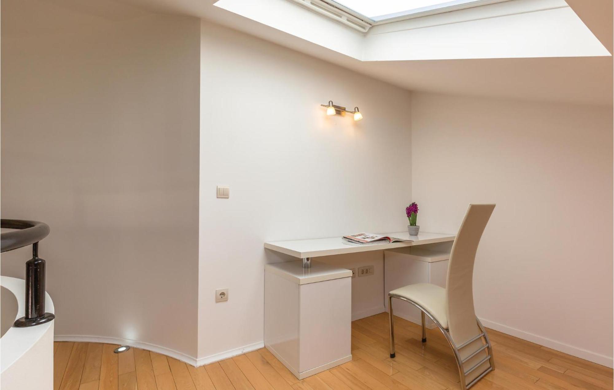Lovely Apartment In Makarska With Kitchenette Exterior foto