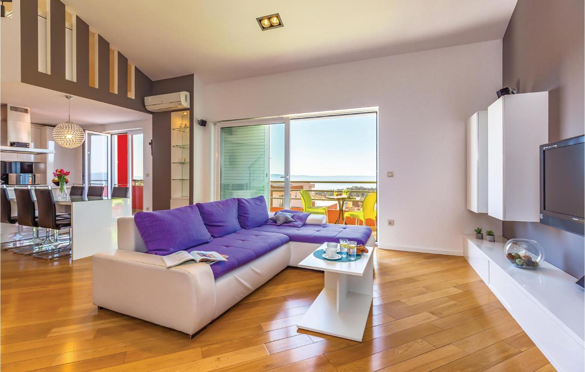 Lovely Apartment In Makarska With Kitchenette Exterior foto