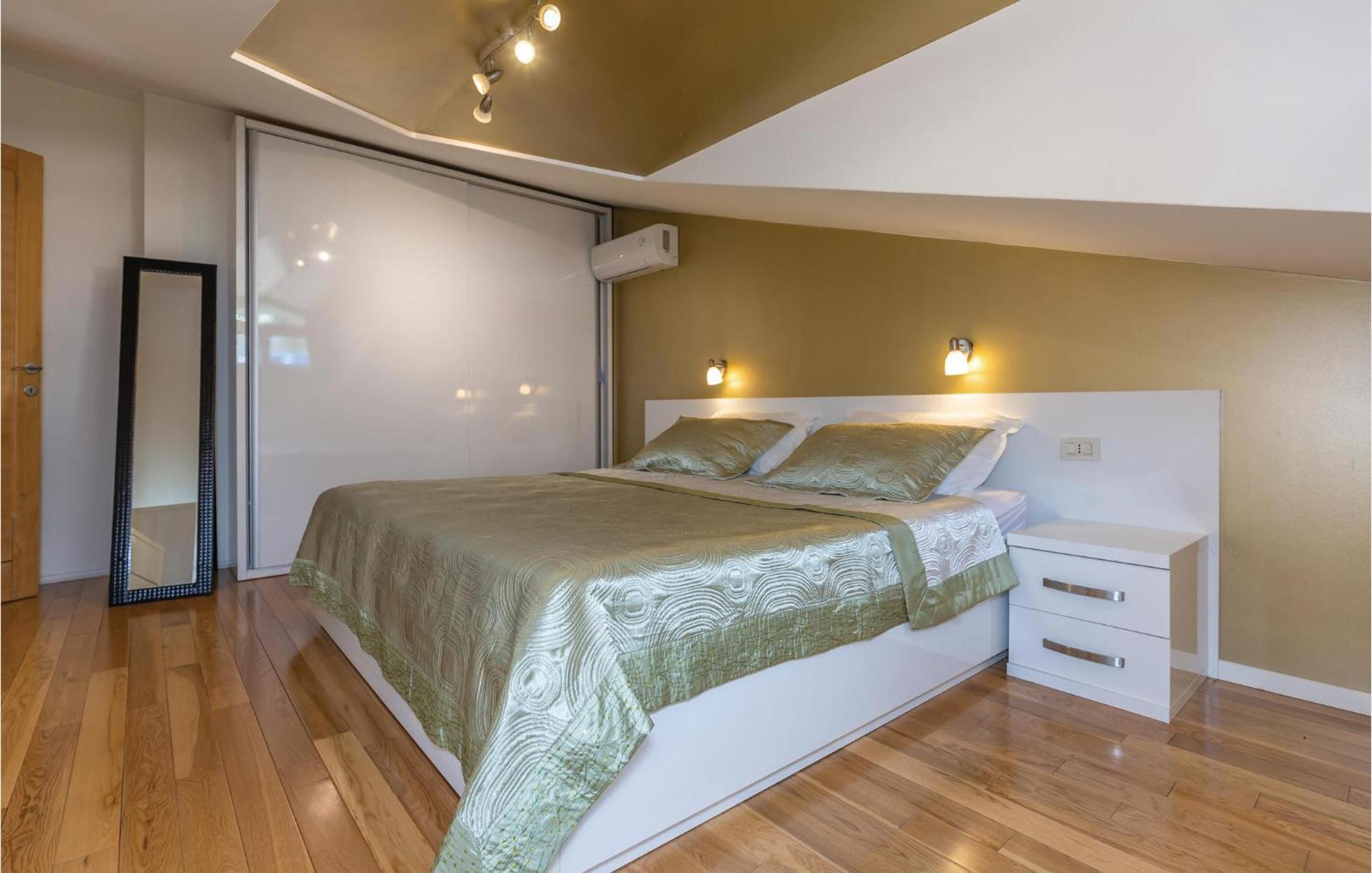 Lovely Apartment In Makarska With Kitchenette Exterior foto